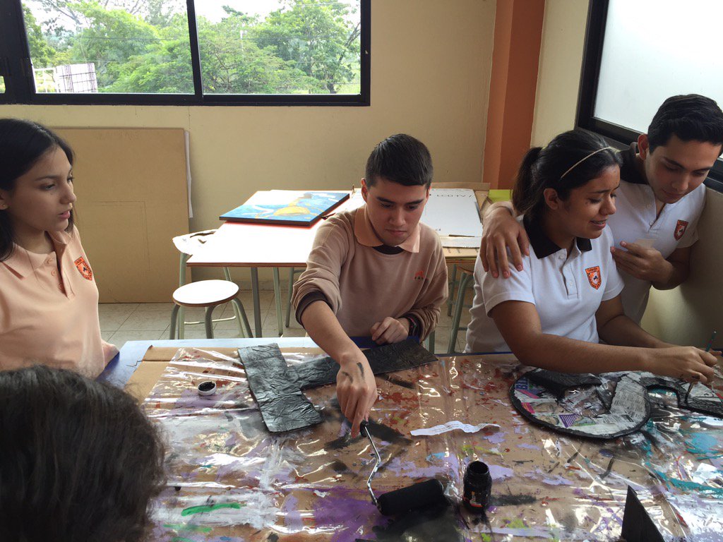 InvictusGrill's tweet photo. Así trabajan@LeydiBlandin @raul_enc @mollinedo98 @Sandrahuesca98 @ManuelFuentes_ @karenmalamilla @Dant3F @PatTejeda https://t.co/zDHG7qEcKH
