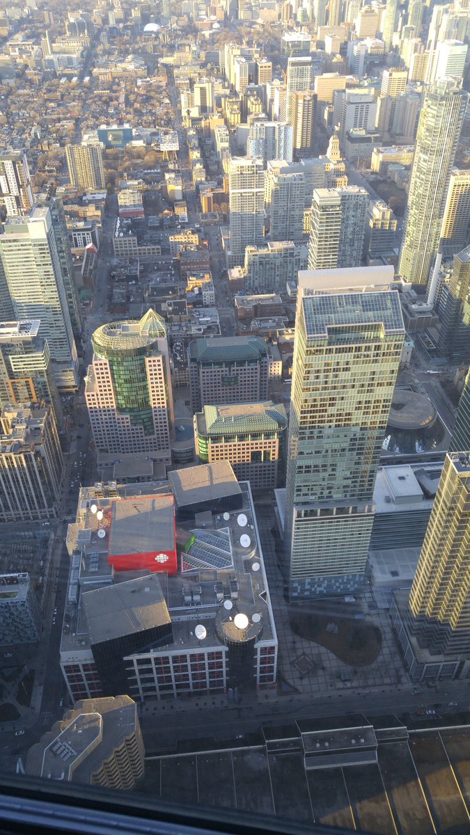 mlatoronto's tweet photo. Fear of heights...not us! #cntower #veryhighup #torontolandmarks https://t.co/TjGqxFilPW