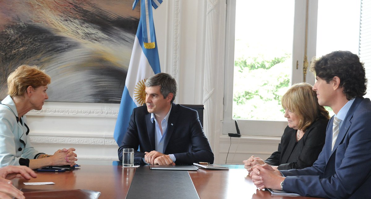 En <a href="/CasaRosada/">Casa Rosada</a>, me reuní con <a href="/marquitospena/">Marcos Peña</a>, <a href="/KristieKenney/">Kristie Kenney</a> y <a href="/GugaLusto/">Martín Lousteau</a>.