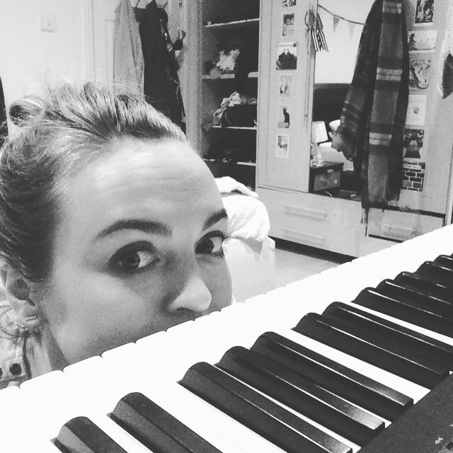 smacraemusic's tweet image. Roland and I chillin&apos; 😍 prepping for an event in a few weeks time 🎤 #classicalsinger #eventssinger #practisetime