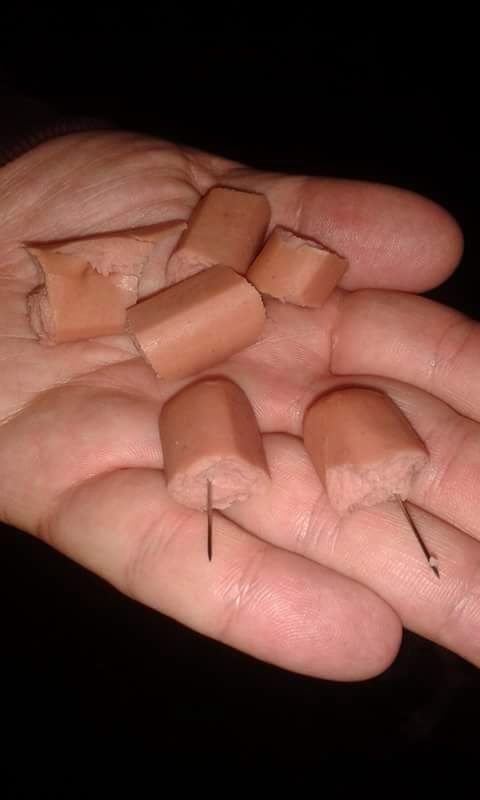 RoTrebol's tweet photo. "@PerrosAbandoCor: MÁXIMA DIFUSIÓN. ENCONTRADOS AYER EN EL ARROYO DEL MORO. MUCHÍSIMO CUIDADO. https://t.co/u904YSX8TO" asco de gente -.-