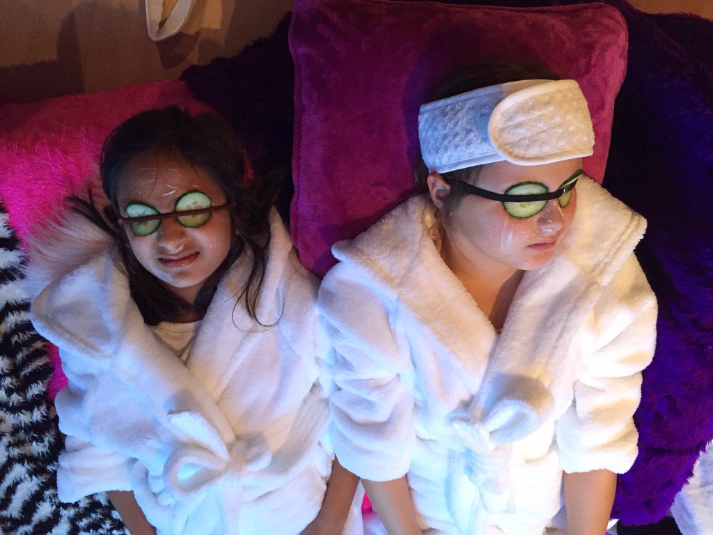 DollyParties's tweet image. 