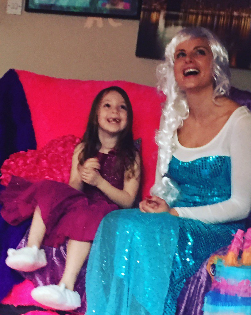 DollyParties's tweet image. 