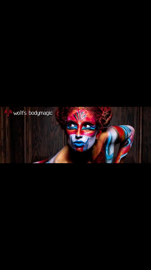 fiddlinfaye's tweet photo. I play the fiddle. Sometimes, I get #Bodypainted. Sometimes I do both simultaneously🎻🎨 #GypsyFiddle @WolfsBodyMagic https://t.co/BlseGxvfc0