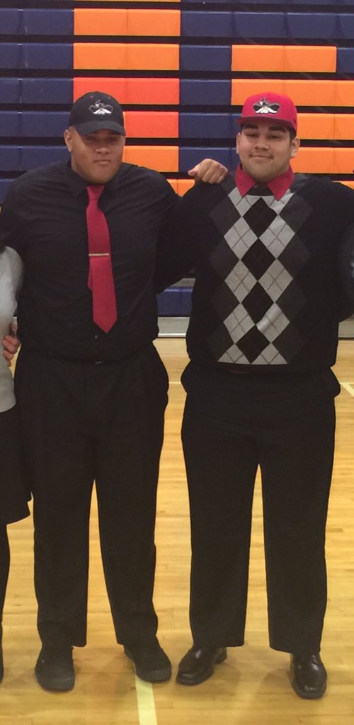 BishopGormanFB's tweet photo. #NationalSigningDay #TwoGoingToTheRebs #GATAforLife #OLinePride https://t.co/MKePP7oL1E