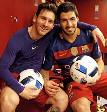Argentina's tweet photo. [SELECCIONADOS] Otra pelota para la colección de #Messi tras el show de @FCBarcelona_es --> https://t.co/wNhJtrciGq https://t.co/nWpRY7WIco