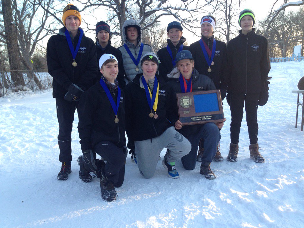 And your section 5 boys champion team, Mora Mustangs! #mustangnordic