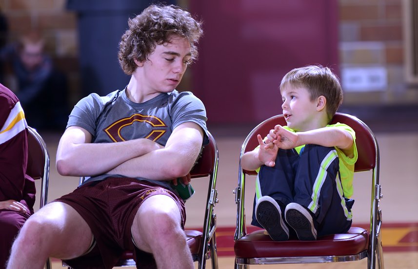 CobberSID's tweet photo. PIC OF THE NIGHT! @TyJohnson28 talks over the finer points of @CobberWrestling with coach @nmagee81's son Griffin. https://t.co/GglotAmr74