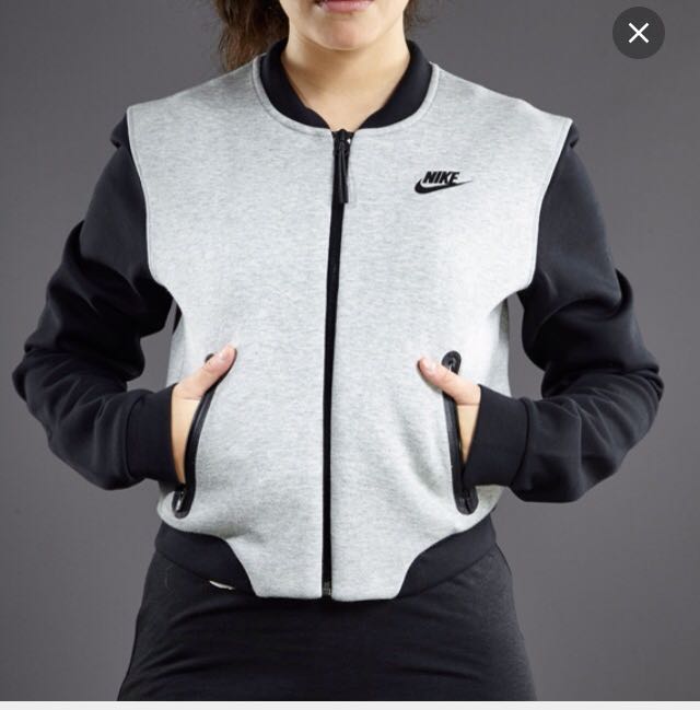 Tony_Butta's tweet photo. Hey @SportChek I know you had this jacket in store.  It's been sold out. Can you help me find it https://t.co/QOTiD305qk
