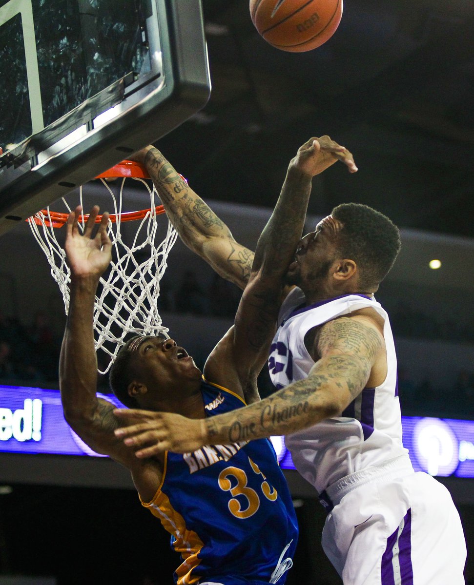 azcsports's tweet image. . @GCU_Hoops needs Keonta Vernon's toughness vs. New Mexico St. @azc_obert's game preview: azc.cc/1NRd2Fh