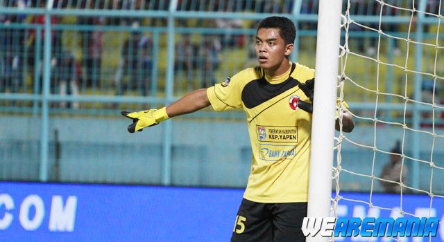 we_aremania's tweet photo. Teguh Amiruddin Bawa Dua Pemain PS TNI ke #Arema
https://t.co/2rDkuf5Tdi | https://t.co/xKpmHDFOQk https://t.co/mqcvsUKhEI