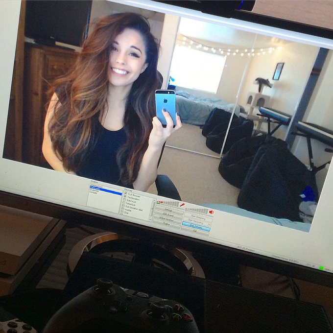 Watch RAE's leaked NSFW photo on TwXstars