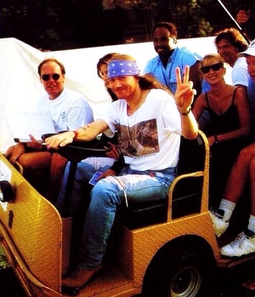 On family vacation and u an adult but Mom still insistent ur a child