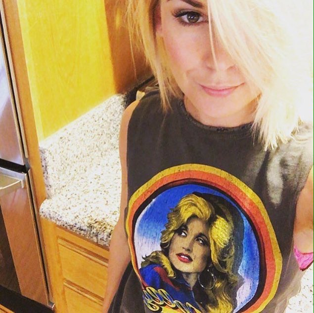 4nschikabby's tweet photo. my #wcw is queen @RealSummerWWE & queen @ReneeYoungWWE because #RaeNee is everything!💕 https://t.co/bUpI3zibrU