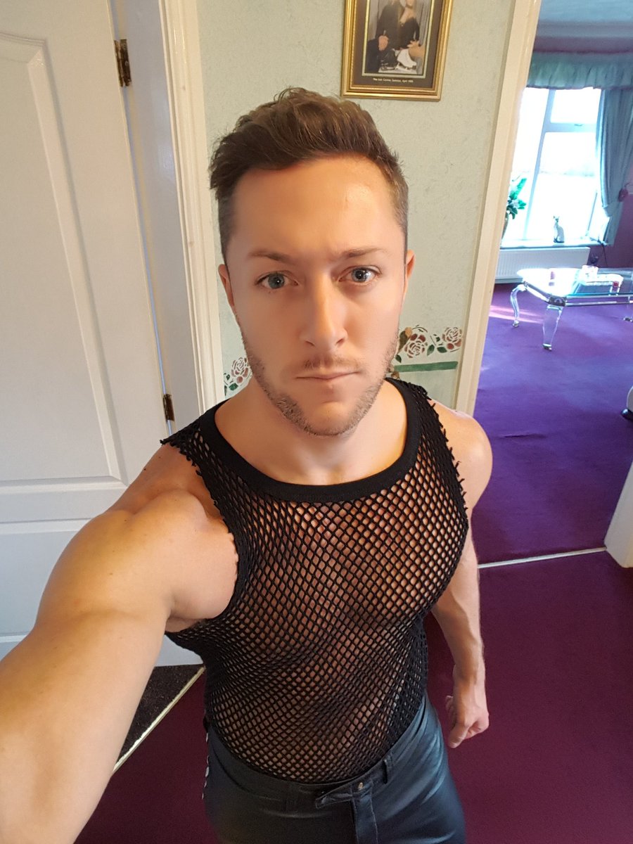NickRigby3's tweet photo. Britain's got talent mission in 5 hrs. Let's get this people! https://t.co/cq8vTx9wln