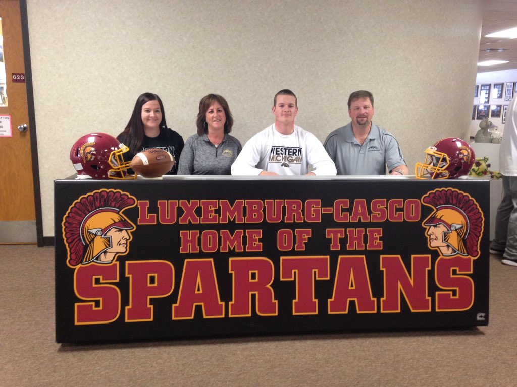 nrseering24's tweet photo. Congrats to @S_Kanz4077 on his next journey of playing football @WMU_Football @LCSpartanFB #RowTheBoat https://t.co/qQoouwWn1T