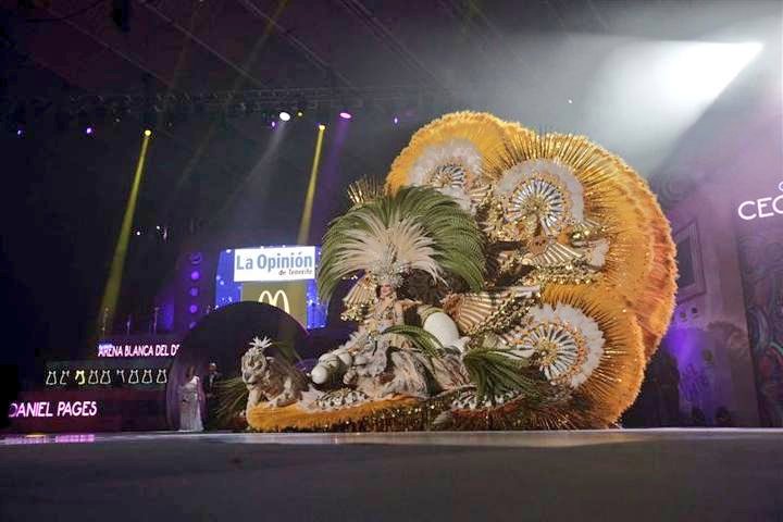 ¡Muchas felicidades  a @ceci_navarte!

Coronada #ReinaDelCarnaval #Tenerife por @AlcaldeBermudez en #Gala80SC.