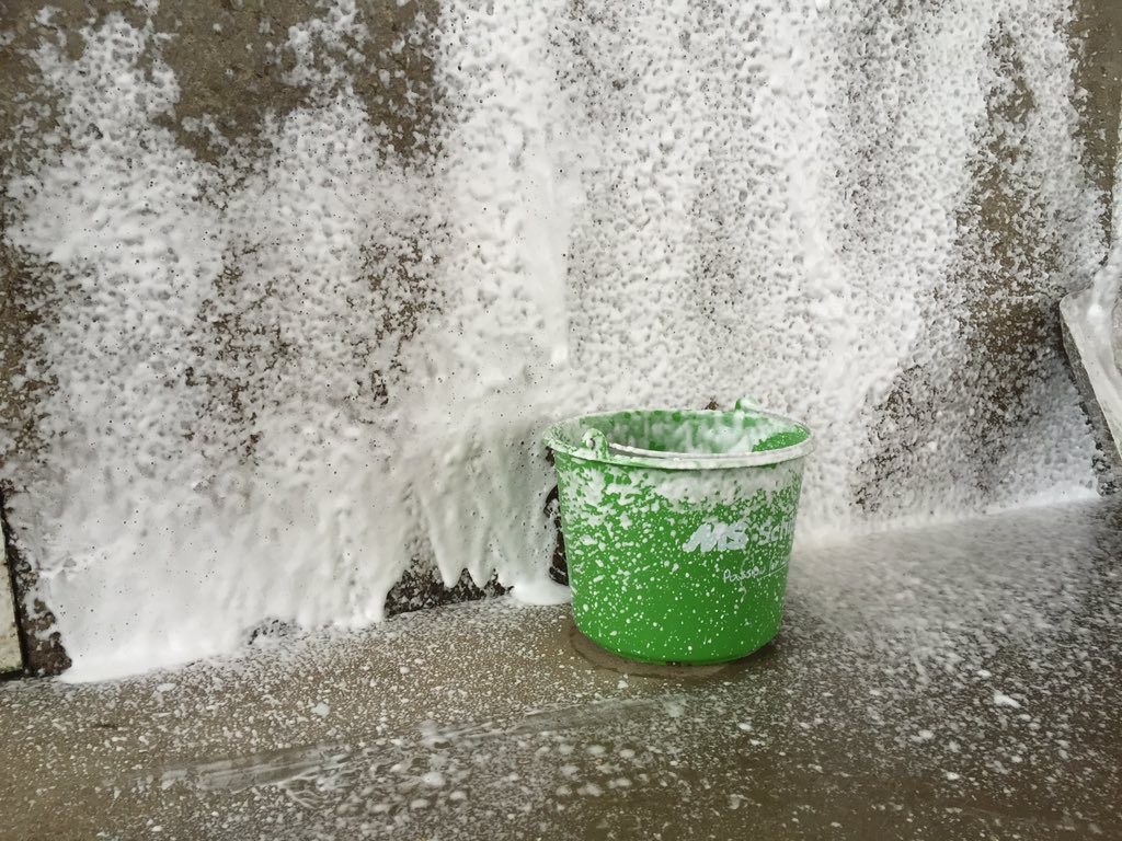 SchippersCanada's tweet photo. RETWEET for a free Schippers pail, pick up at the Schippers booth #LdnDairyCongress #teamdairy #ontag https://t.co/UwmlyANGTF