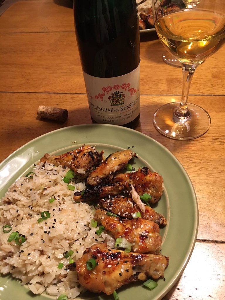 TheWineGuyMark's tweet photo. #blueapron spicy orange chicken wings with shiitake and jasmine rice &amp; '97 Graacher Domprobst Kabinett @maxvonkess https://t.co/zQRupz3hWd