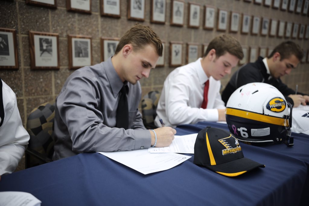 TheSalinePost's tweet photo. Jeb Palka, all time Saline leader in receptions is headed to Michigan Tech https://t.co/p09Wwo8eRS