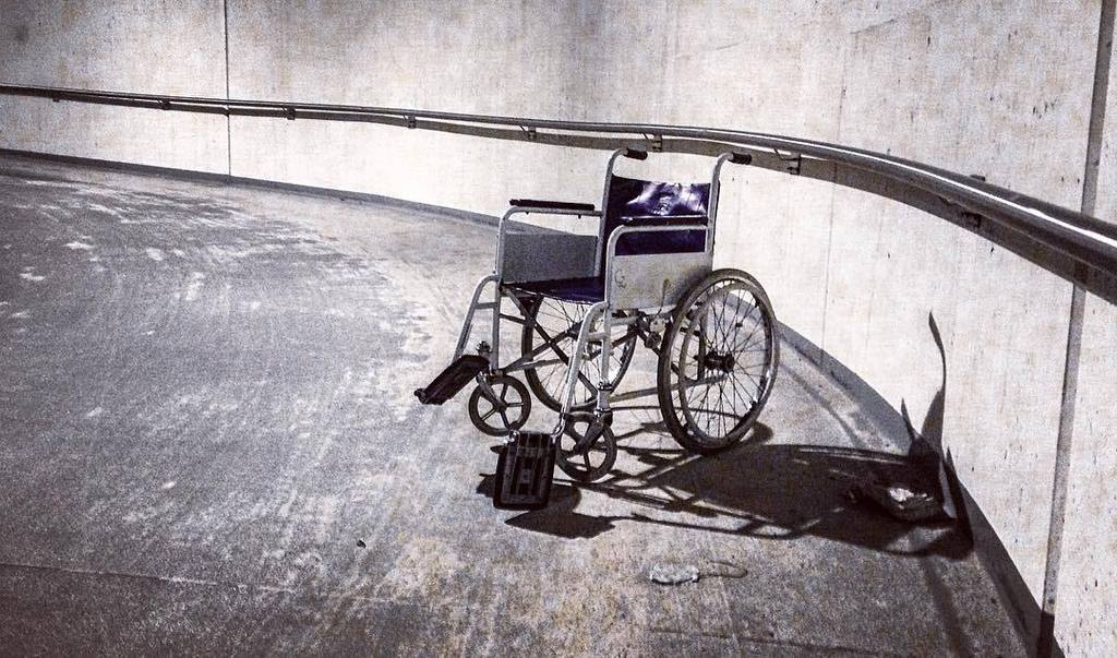 MPelczynski's tweet photo. Night walk with dog and than that Creepy wheelchair standing alone #horror #creepy #weard #wirdo #wheelchair #thrilโฆ https://t.co/nhPgxNK1Sk