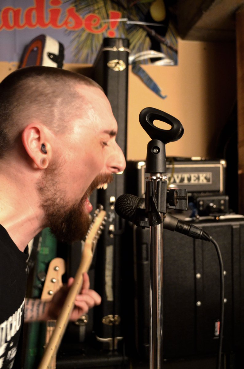 pedlermusic's tweet image. Practice, practice, practice, you gotta practice the yelly bits.  Photo by @Dracsworkshop  #screaming #sovtek