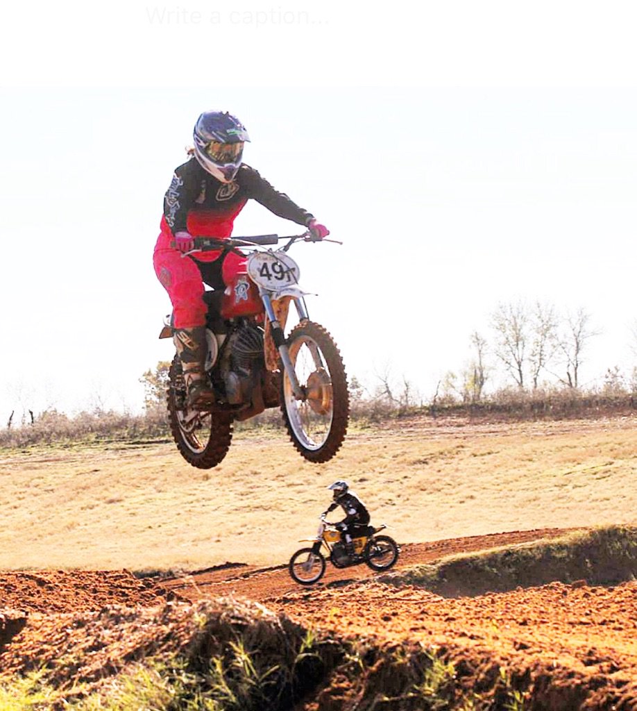 _T_V_R_C's tweet photo. #teamcramp rider #MxGurl #charlenecampbell on the #CZ400 at #rivervalleymx #breakingground !!! https://t.co/llvELT1h8S