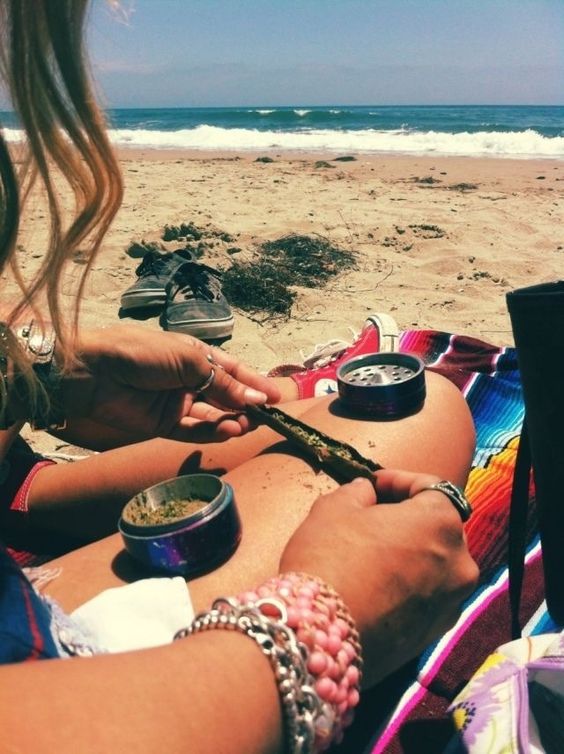 weedydotcom's tweet photo. Are you waiting for summer as we do? #weedy #high #joint #summer #kush #bud #joint https://t.co/SJVsn7Ho5h