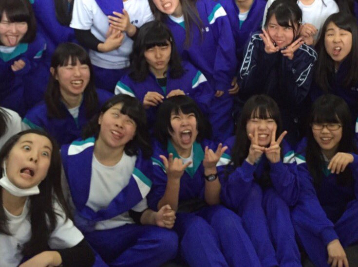 _1Bbot's tweet photo. お分かり頂かるだろうか…
みんながかわいい変顔をしてる中でのガチ勢達を……… シビア https://t.co/0j52lAtIcA