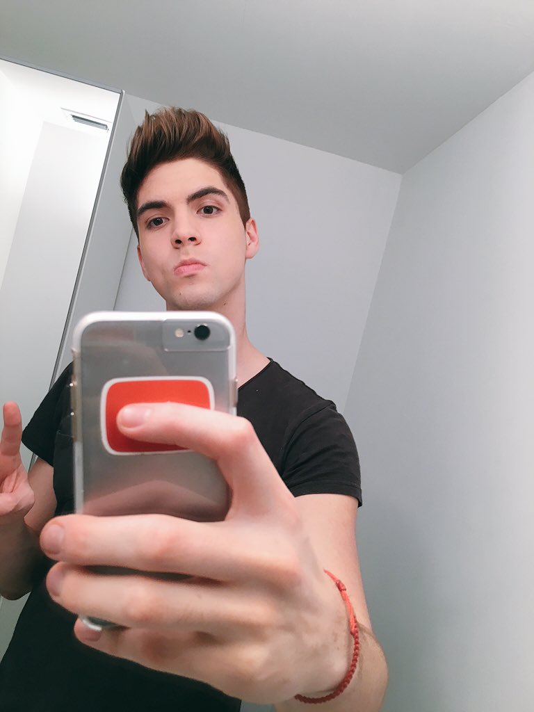 JohannVera1's tweet photo. No filter because Hair #OnFleek 👌 https://t.co/RmDVi19NtR