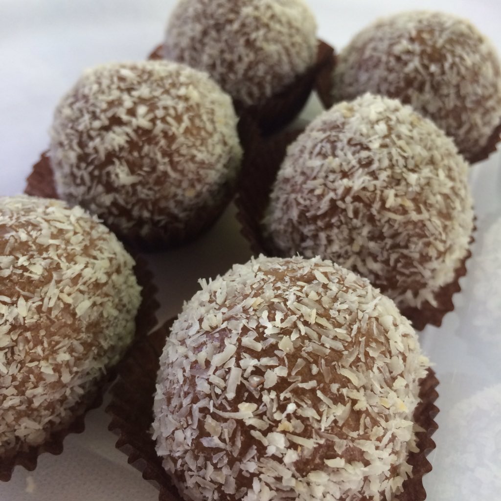 sweetfinity8's tweet photo. Have you tried our Coco ball yet? well.. it's good! 💖 #sweetfinity #sweetfinity8 #grahamball https://t.co/yKX6cLvHwx