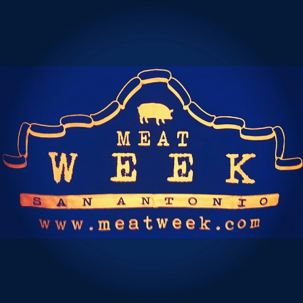 HumpdayFunday's tweet photo. S/O to Denise, Noel & Ruben @kingshwybnq for #MeatWeek in #SATX #MeatWeekSA #MeatWeek2016 #EatMeatRepeat ππ« https://t.co/hZA555xBQ7