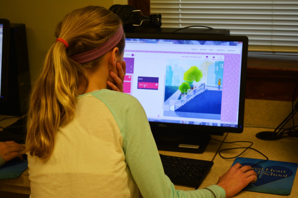 SHMSlouisville's tweet image. Who said girls can&apos;t code? #girlprogrammer