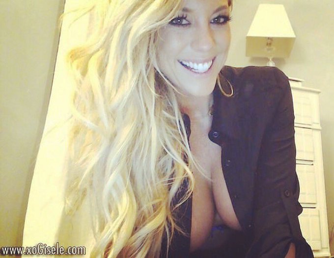 member chat TONIGHT at 9pm C/ 10pm est on https://t.co/COjTu8YBsr ❤️ https://t.co/YbYf5pFQvJ<a href="/tag/bts"class="tags"><span>#bts</span></a>