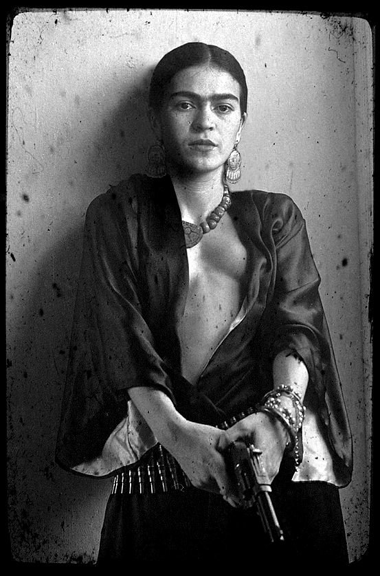 roberto_234's tweet photo. @shakira shakira o frida Kahlo? Bellísimas las dos https://t.co/5RRGY4sCXB