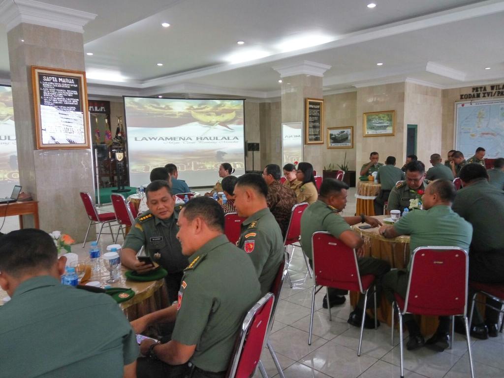 Diskusi dengan pakar Perikanan ttg emas Biru (Budidaya Ikan) <a href="/Donimonardo_/">Doni monardo</a> <a href="/susipudjiastuti/">Susi Pudjiastuti</a> <a href="/s_soebjakto/">Slamet Soebjakto</a>