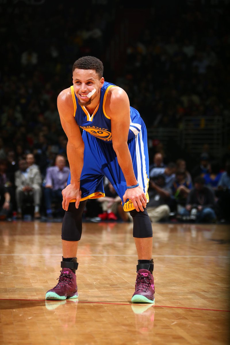 ESPNNBA's tweet photo. Steph Curry through 1 half:

•36 Pts, most in 1st in half in career
•8 threes, most in any half in career
•13/14 FG https://t.co/qo1B4cBXRL