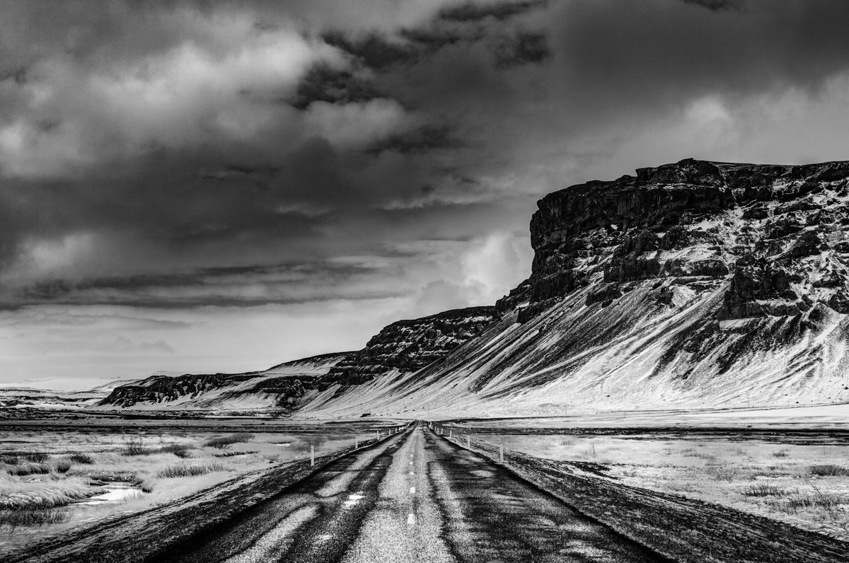 StanKlasz's tweet image. A road less traveled. #Iceland #mystopover #blackandwhitephotography #bw #earthporn