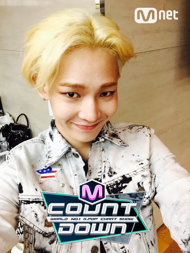MnetMcountdown's tweet photo. 오랜만에 #엠카 를 방문한 #WINNER 의 #태현 군! 엠카팬들을 위해 이모티콘으로 활용 가능한 3종 귀요미 얼굴을 선사하고 가셨습니다(깨똑 이모티콘으로 출시 좀..) #엠카운트다운 6시 #위너컴백 https://t.co/4TtjFbWkWE
