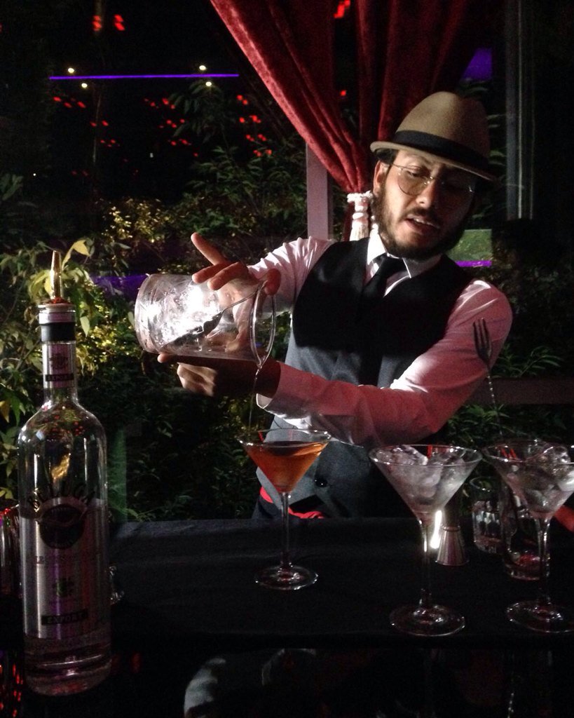 letrasdesabores's tweet image. A mitad de semana sabe mejor un martini: vodka Beluga+Jerez+licor de cereza #VodkaCollection de @LaEuropeaMexico