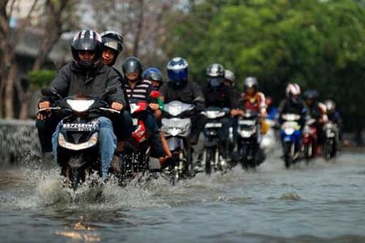 Ingin Lebih Aman Berkendara Motor Saat Hujan? Yuk Manfaatkan Tembakau!
bit.ly/20rSH61 | SILAHKAN SHARE