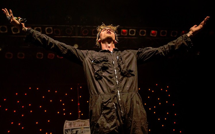 WEAREMGK's tweet photo. Home is: Machine Gun Kelly Live. https://t.co/5BRCA9JFnW