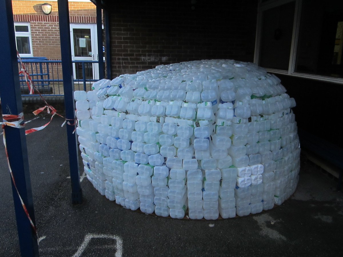 EcoSchoolsLCC's tweet image. I is for Igloo – ingenious ideas about reusing materials – Scraptoft Valley Primary #Leicester @ecoschools #EcoAtoZ