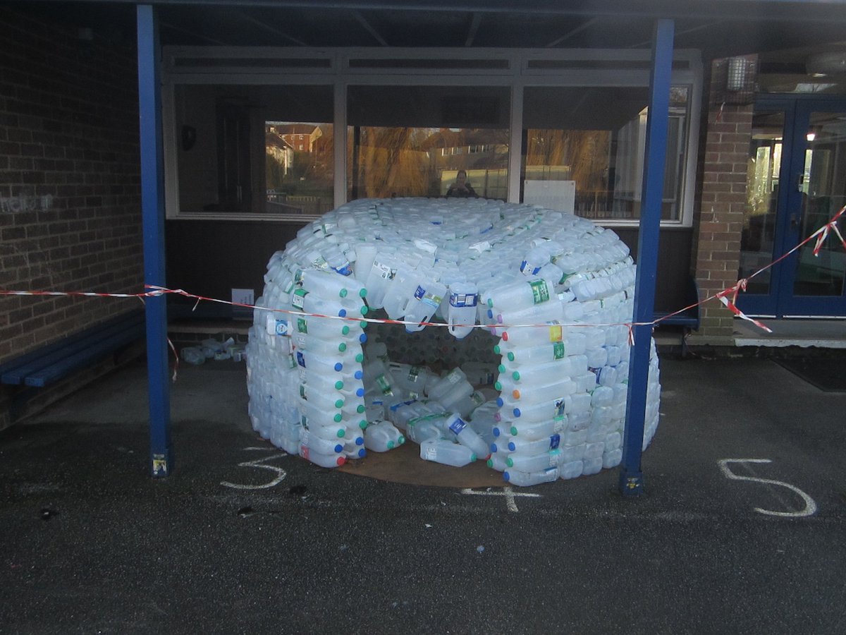 EcoSchoolsLCC's tweet image. I is for Igloo – ingenious ideas about reusing materials – Scraptoft Valley Primary #Leicester @ecoschools #EcoAtoZ