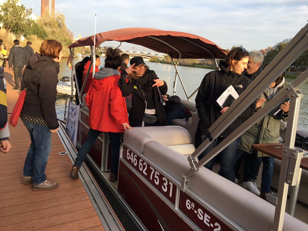 Menudo tinglado tenemos hoy en el rodaje! Parece que hay una invasión de pirañas en el Guadalquivir!!