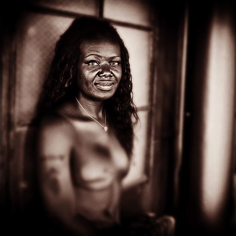 enthusemag's tweet photo. The #SCARProject, a photo series by @DavidJay, documents young women and men who have had mastectomies due to breas… https://t.co/5ipCXrEhLX