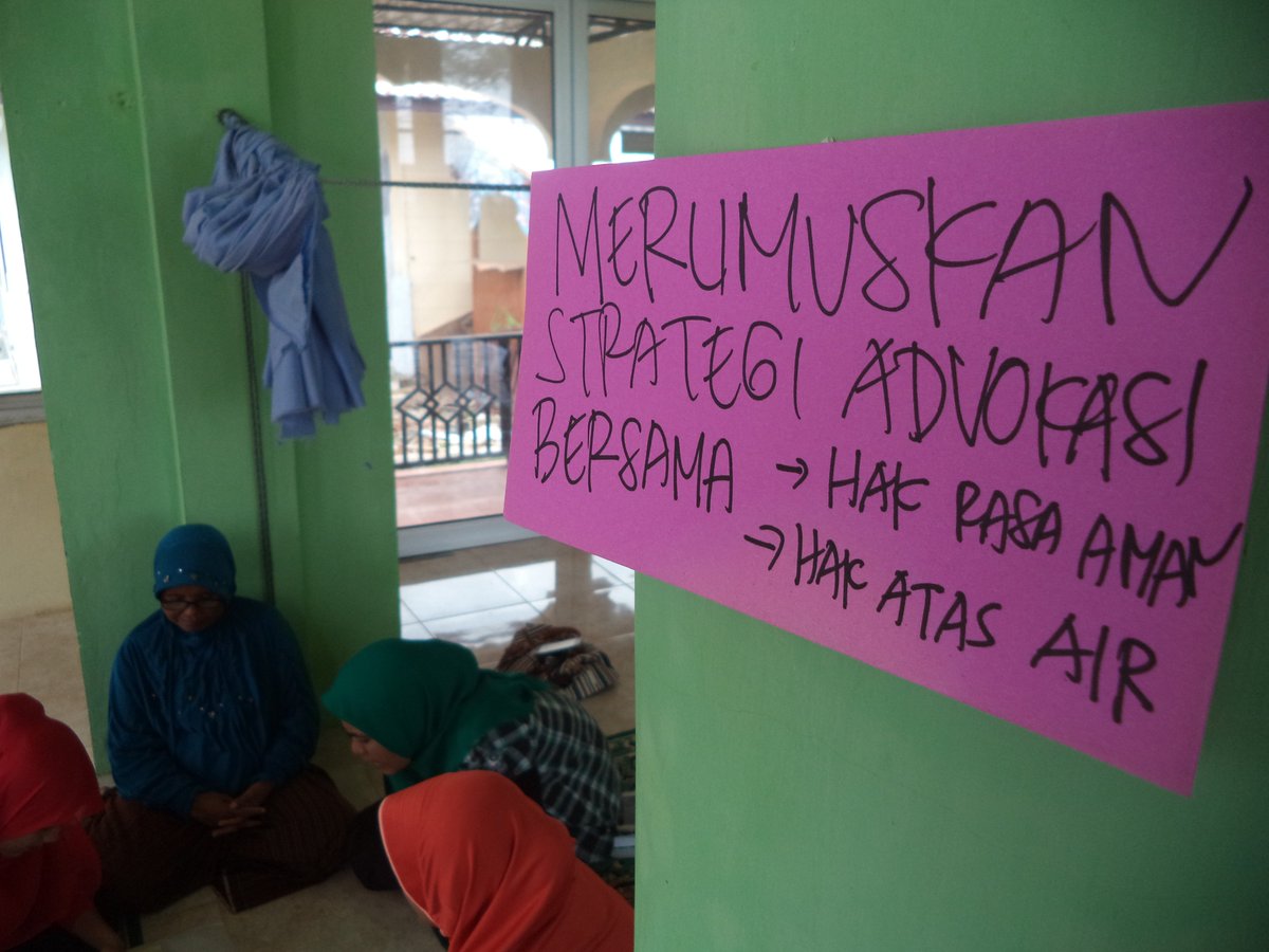 sp_aceh's tweet photo. Diskusi merumuskan strategi advokasi ttg "pemenuhan hak rasa aman bagi perempuan &amp; hak atas air bersih", (3/2/2016) https://t.co/x5Gg5Fm2Fo