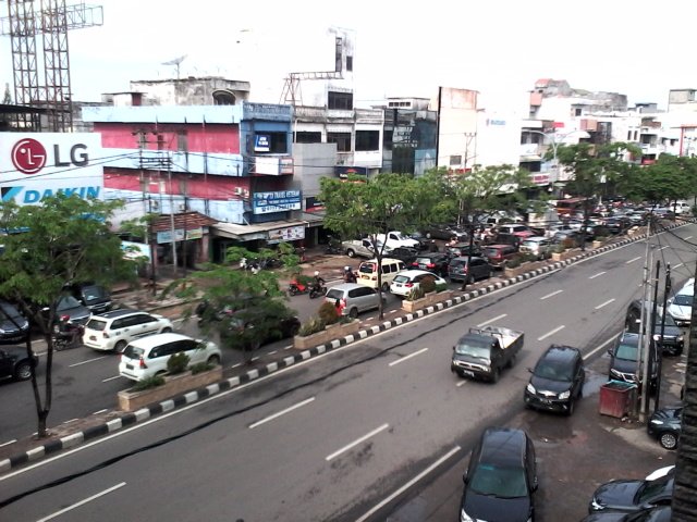 Jalan lintas utara.. Petran rajawali..@berkemacetan setiap sore..
Lintas mudik lancar..((
***??