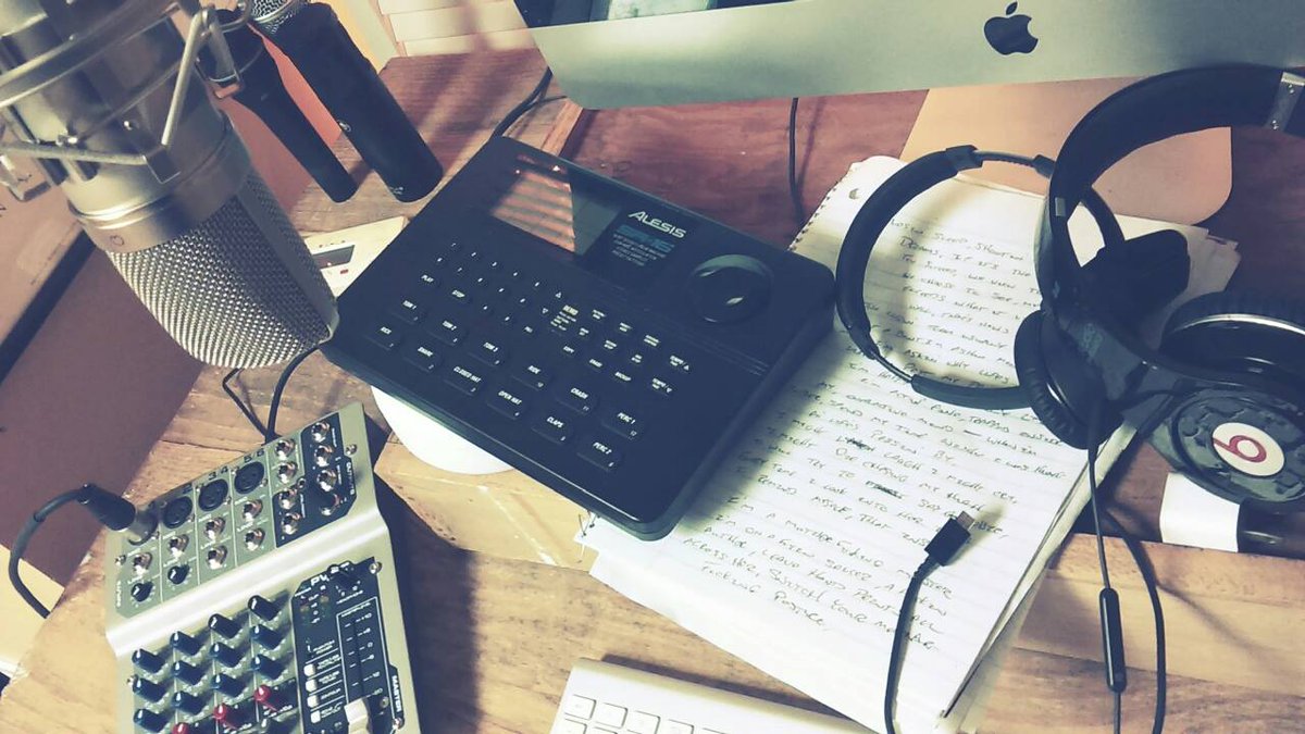 YoKennedyRaps's tweet photo. Gotta' keep the yo holy
#Studiomusician #hiphop #rap
#thatraplife #music #imac
#legendarycyphers https://t.co/Chzom5GWGB