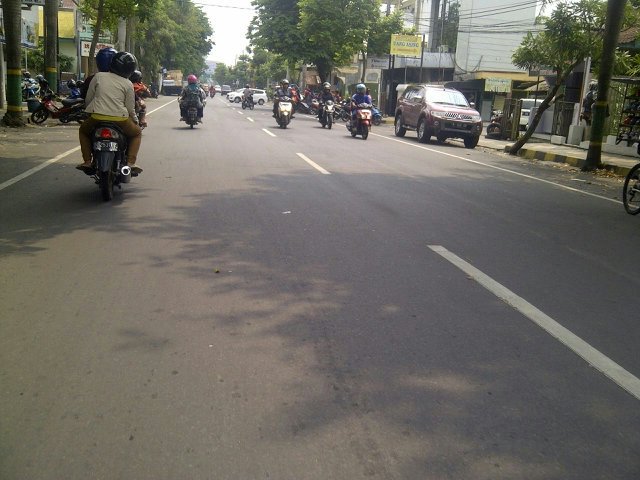 Pukul 12.00 lalu lintas jl.ahmadyani kepanjen terpantau lancar #TrafficMalang <a href="/Edunewsfm/">EDUNEWS FM RADIO</a> <a href="/official_itv/">Indonesiatv</a> irma bc7